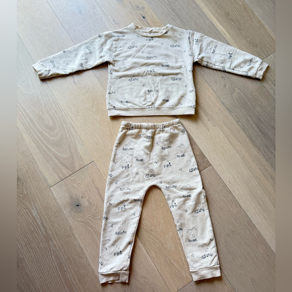 Quincy Mae train fleece sweatshirt and sweatpants set 4-5Y